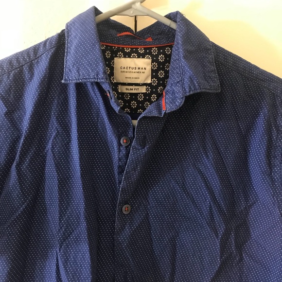 Three assorted button down short sleeve shirts - Picture 3 of 4